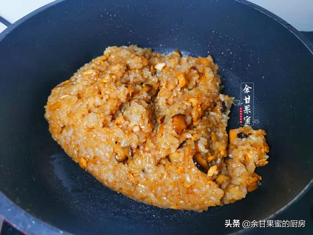 香菇鸡肉糯米卷，我家学生早餐，煎一煎上桌，鲜香味美