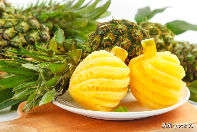 菠萝怎么削皮，教你2个实用又简单的方法轻松去皮