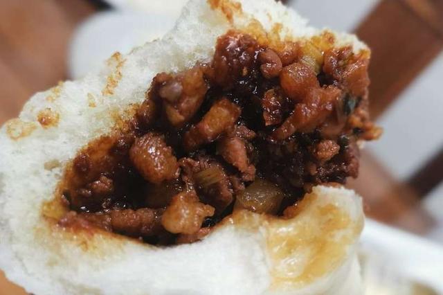 冬天我家常做这道面食，当成早餐正合适，暄软好吃，出锅香飘满屋