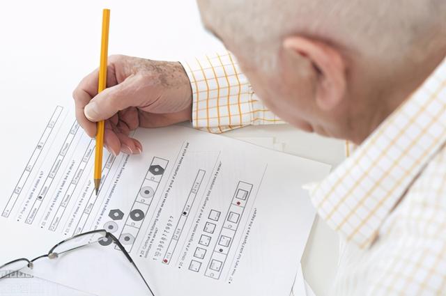 15岁男孩发明了“认人神器”！面对阿尔茨海默症，真没办法吗？