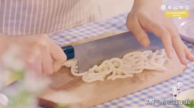 【你的育儿经】酸酸甜甜易消化，补锌辅食的好选择「酸甜鸡肉乌冬面」