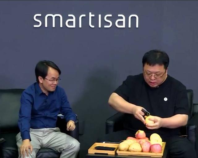 iphone12一发布就遭老罗开怼，拿出坚果比较，底气十足