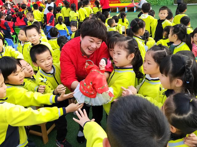 南靖县第二实验幼儿园举行“非遗传承进校园”迎新年活动