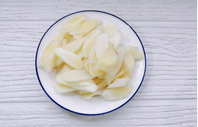 冬天，吃牛羊肉不如吃它，15块钱1斤，好吃不上火