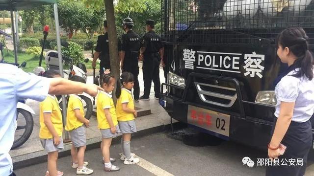 超级宝妈|宝宝乐幼儿社会活动——参观警察叔叔的“家”！