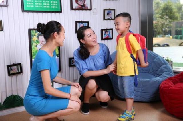 「超级宝妈」幼儿园放学，孩子反复哼唱一首“儿歌”，妈妈听清后找老师算账
