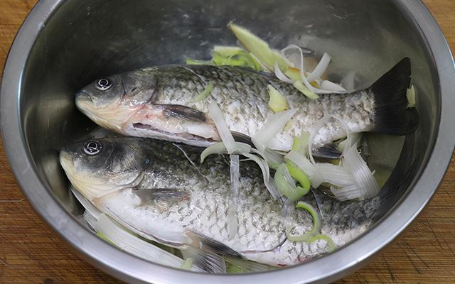 天冷降温，最爱一锅鱼羊鲜，汤汁浓白，肉质软烂，营养不腥很好喝