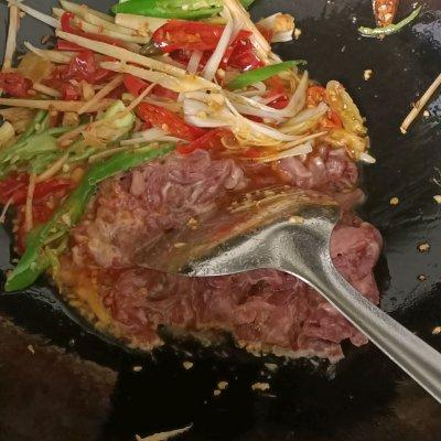 这道鸭肉新吃法爆炒鸭肉丝一上桌，我的筷子就没停过