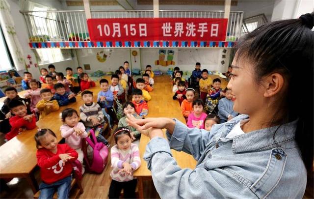 如何培养幼儿的自理能力？马雅舒女儿被幼儿园劝退引发的思考