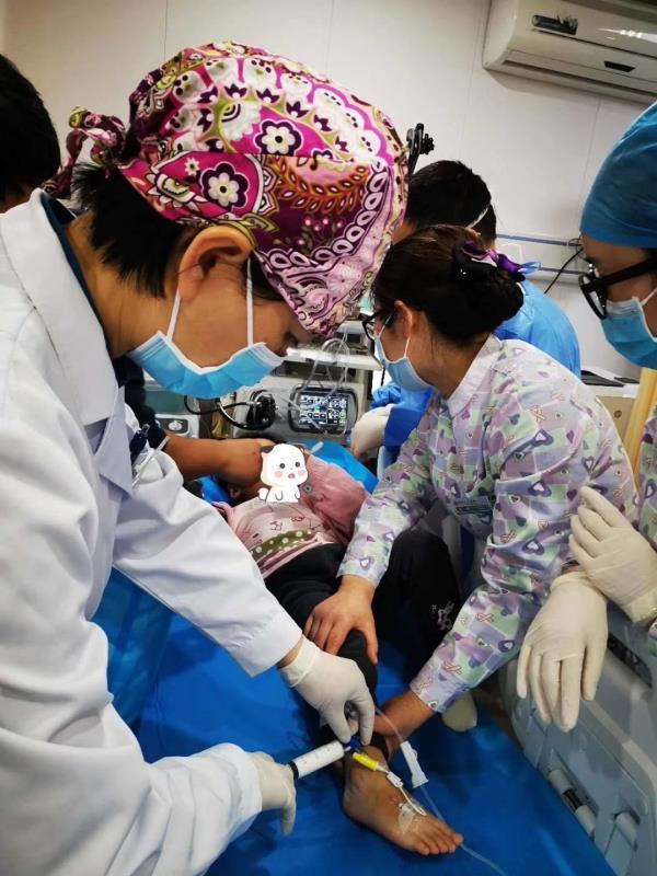 [光明网]险！3岁女孩贪玩误吞U盘 异物不及时取出小心“穿孔”