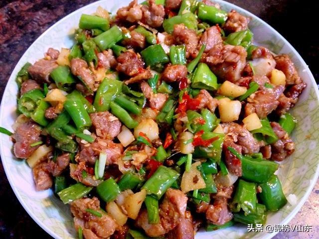 天气骤冷，来几道香辣过瘾的下饭菜，真是不错的选择，家人吃不够