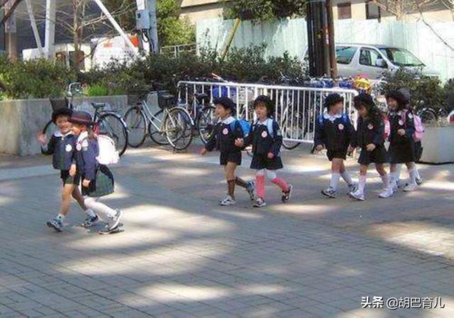 「超级宝妈」中国小孩要接送，为何日本小孩能独自上下学？这些原因是关键