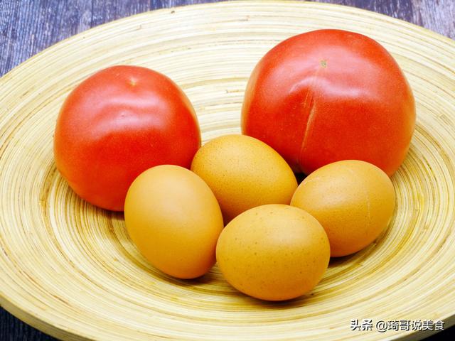炒西红柿鸡蛋，先炒鸡蛋还是西红柿？顺序弄错了，营养味道差不少