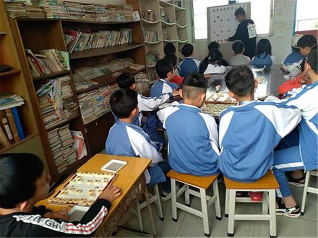 亲情家族|李玫瑾教授：爱孩子，就别送他上这3种兴趣班，既费钱还坑娃