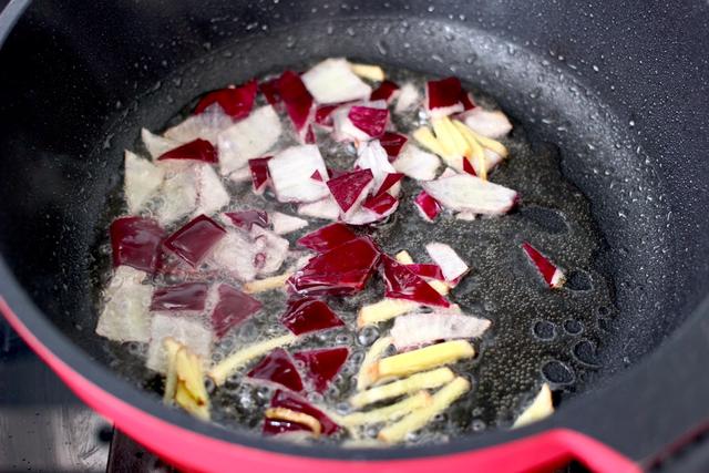 黄焖鸡在家就能轻松做，撑起一个店的菜，牢记3点，就能随手做