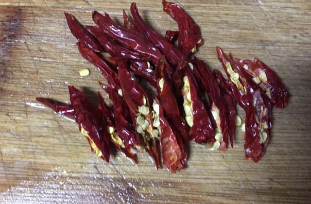 湖南人从小吃到大的“黑暗美食”，是北方人得不到的快乐，香极了