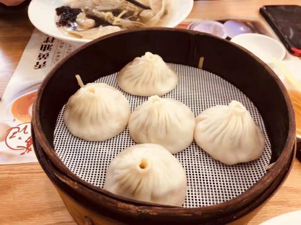 蟹黄|吃过与蟹黄汤包完全不一样的蟹黄馒头吗？这些传统美食经得住岁月检验