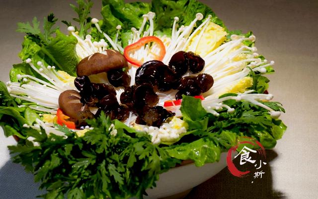 在家吃火锅，一家3口花了300多，洗碗时扎心了：不如去火锅店