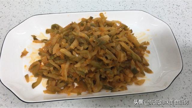 活了30年，才知道榨菜还能这样吃，简单一拌，夹饼子馒头真过瘾