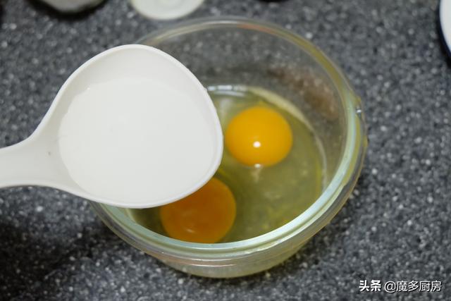 8个鸡蛋做了一盘菜，上桌就被抢，做法简单营养美味，和黄瓜最搭