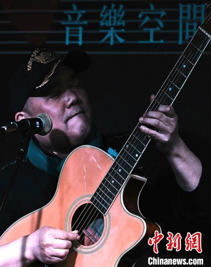 重庆本土音乐人创作“城市地标民谣” 冀用音符“记住乡愁”|中国新闻网客户端