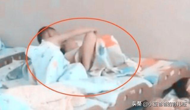 幼儿园午休“男女混睡”，老师拍下照片发到家长群，家长群炸锅了