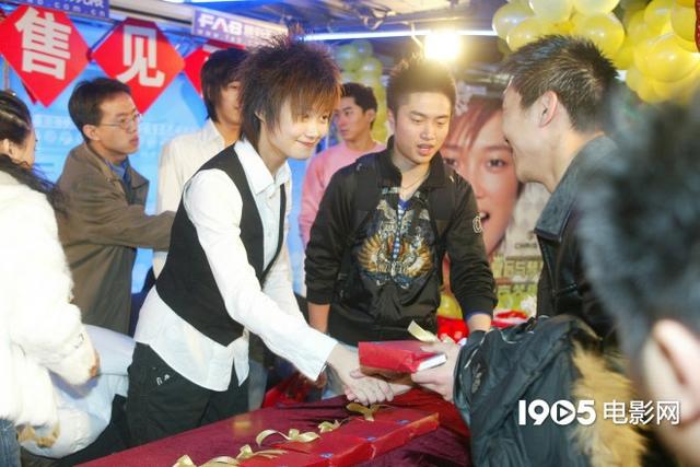 【影视交流地】重温青葱岁月！李宇春15年前珍贵帅气照片曝光