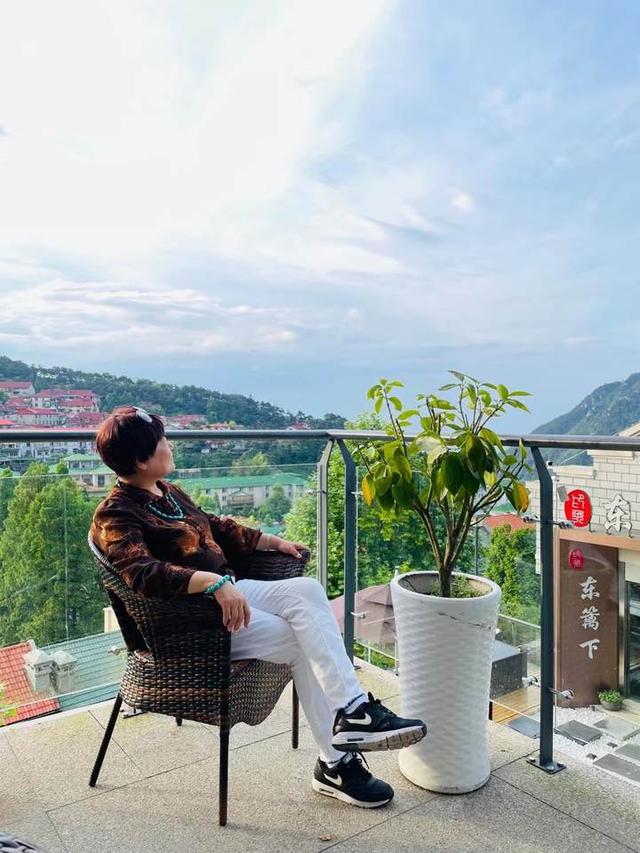 韩丽|有人从医生变患者，有人对镜说：你是打不死的小强，得了这种凶险的癌症，她们却能重生10年