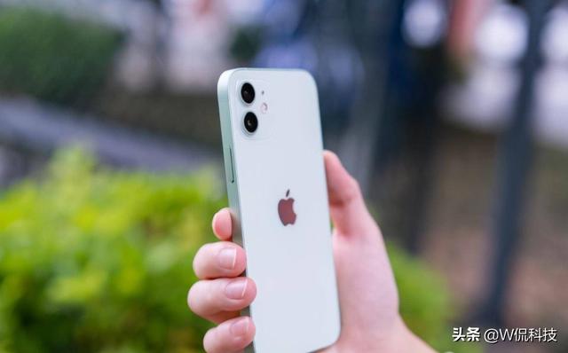 iPhone11说降就降，狂降1200元，网友：比12香多了