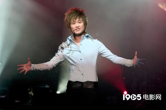 【影视交流地】重温青葱岁月!李宇春15年前珍贵帅气照片曝光