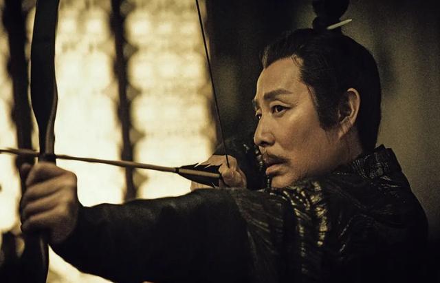 白衬杉格子梦|同样都是演皇帝，谁演得最好？焦晃演的是父亲，陈建斌演得很居家