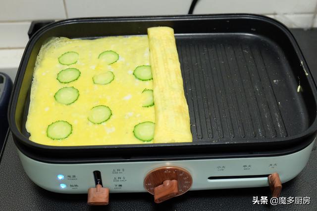 8个鸡蛋做了一盘菜，上桌就被抢，做法简单营养美味，和黄瓜最搭