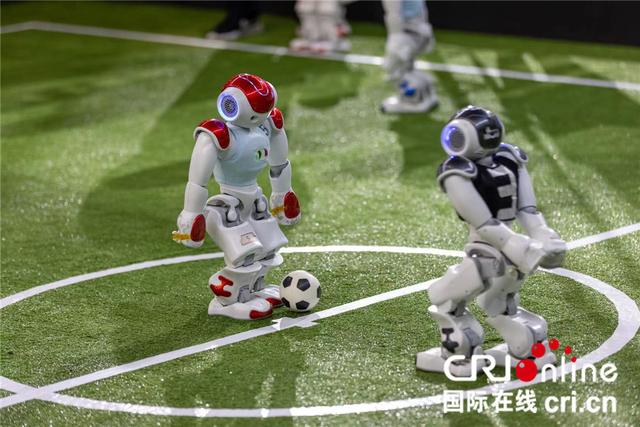机器人|探营机器人足坛盛宴 感受智能科技魅力