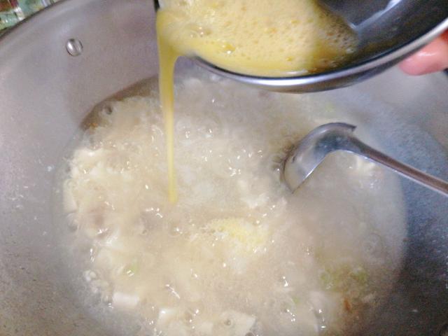 冬天就馋这碗羹，1块豆腐就搞定，鲜嫩爽滑，一碗下肚浑身暖