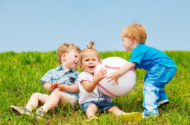 为何有的孩子很少生病？聪明的父母通常这么做，既不精养也不踩坑