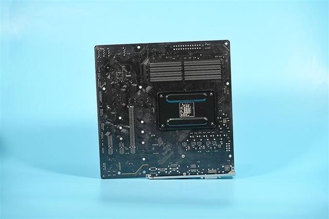 只要599元的小雕！技嘉B550M AORUS ELITE评测：上锐龙9 5950X也没问题