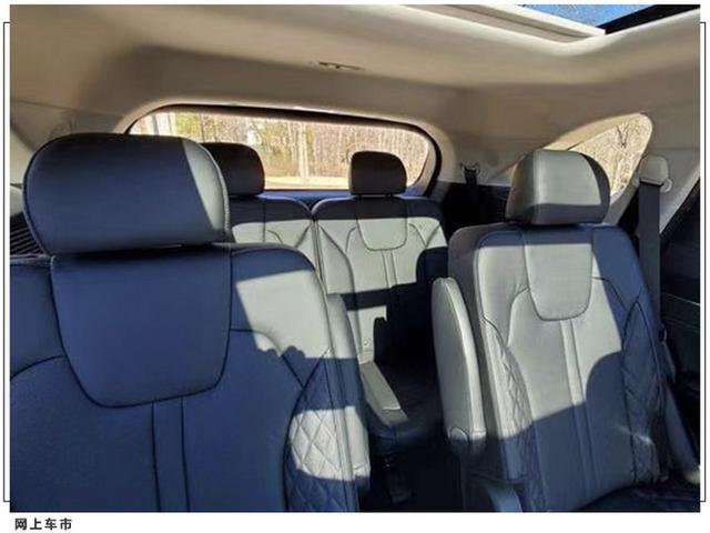 起亚全新索兰托实拍！熏黑外观套件，搭1.6T混动，座椅2+2+2布局