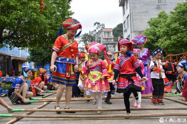 壮族|德保二幼开展“多彩三月三 快乐壮乡娃”主题活动