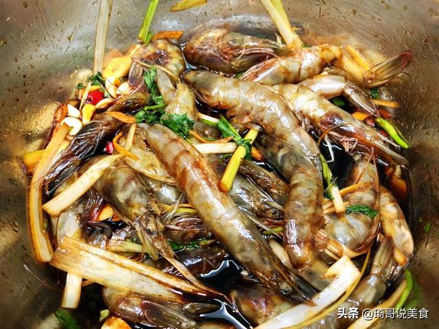 美国人敢吃1分熟牛排，日本人敢用生鸡蛋当蘸料，中国人：看我的