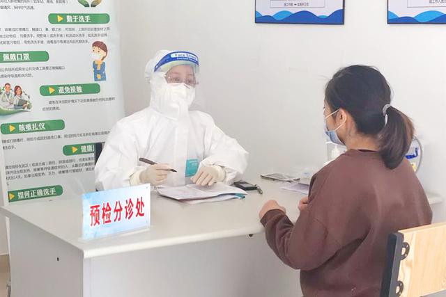 「天使宝贝」孕妇怀孕7个月后肚子变小了，医生检查后皱眉，丈夫表示很无奈