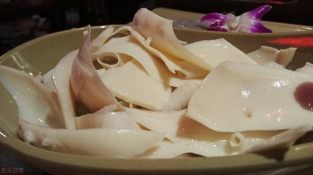 吃麻辣烫时，专挑角落里的5样“贵菜”，老板：不是吃货就是同行