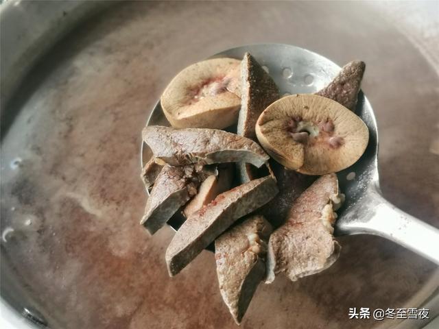 东北70-80年代下酒菜，“老村长下酒菜”老一辈喝酒人的挚爱