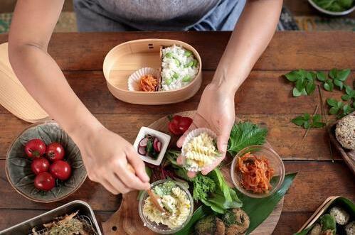 饮食|俗话说“饥饿使人长寿，吃饱让人生病”是真的吗？带你揭秘真相