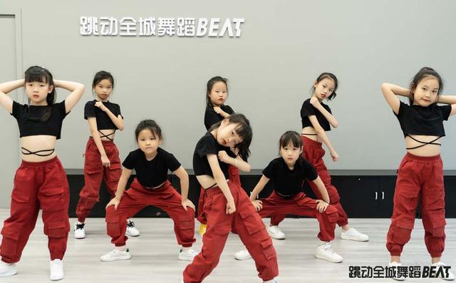 无穷的温馨|学舞蹈家长的态度决定孩子的高度，因为你的一句话放纵了孩子