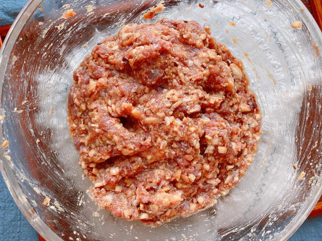 年夜饭必备的四喜丸子，寓意福禄寿喜，家庭做法更简单，肉香四溢