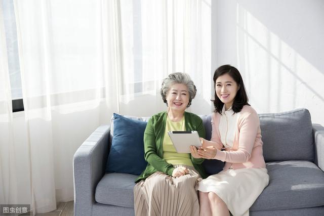 「超级宝妈」何雯娜因孕吐被婆婆逼哭，聪明婆媳懂得要有边界感
