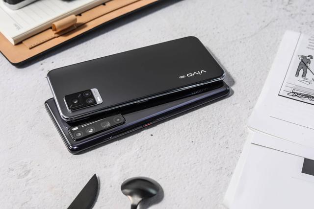 vivo S7和华为nova 7 Pro对比！自拍担当出炉