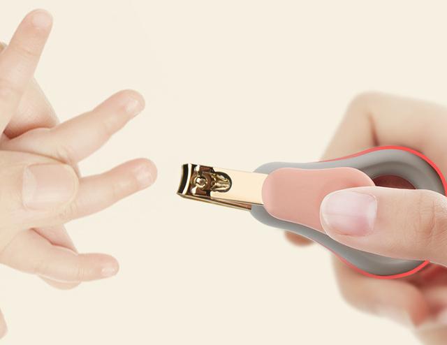 超级宝妈■孩子脸经常被划伤？宝宝剪指甲的正确方式，你知道吗？