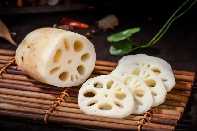 开心的笨小孩：8岁男童肝脏内长满了虫子？夏季这几种食物，家长尽量少给孩子吃！
