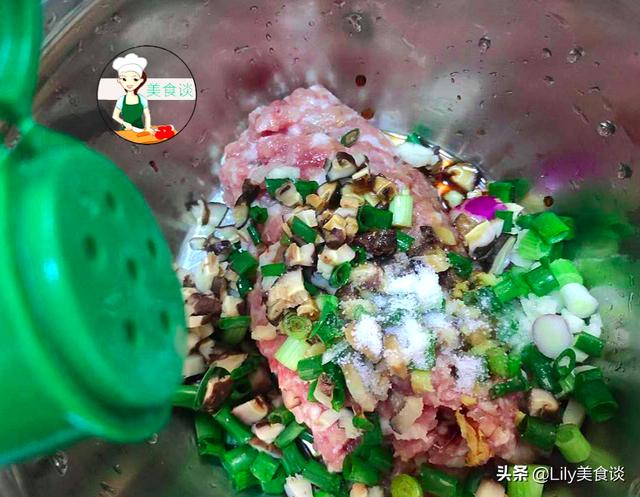 特别适合冬天吃的一道蒸菜，蒸一蒸就好，鲜香美味，营养还不上火